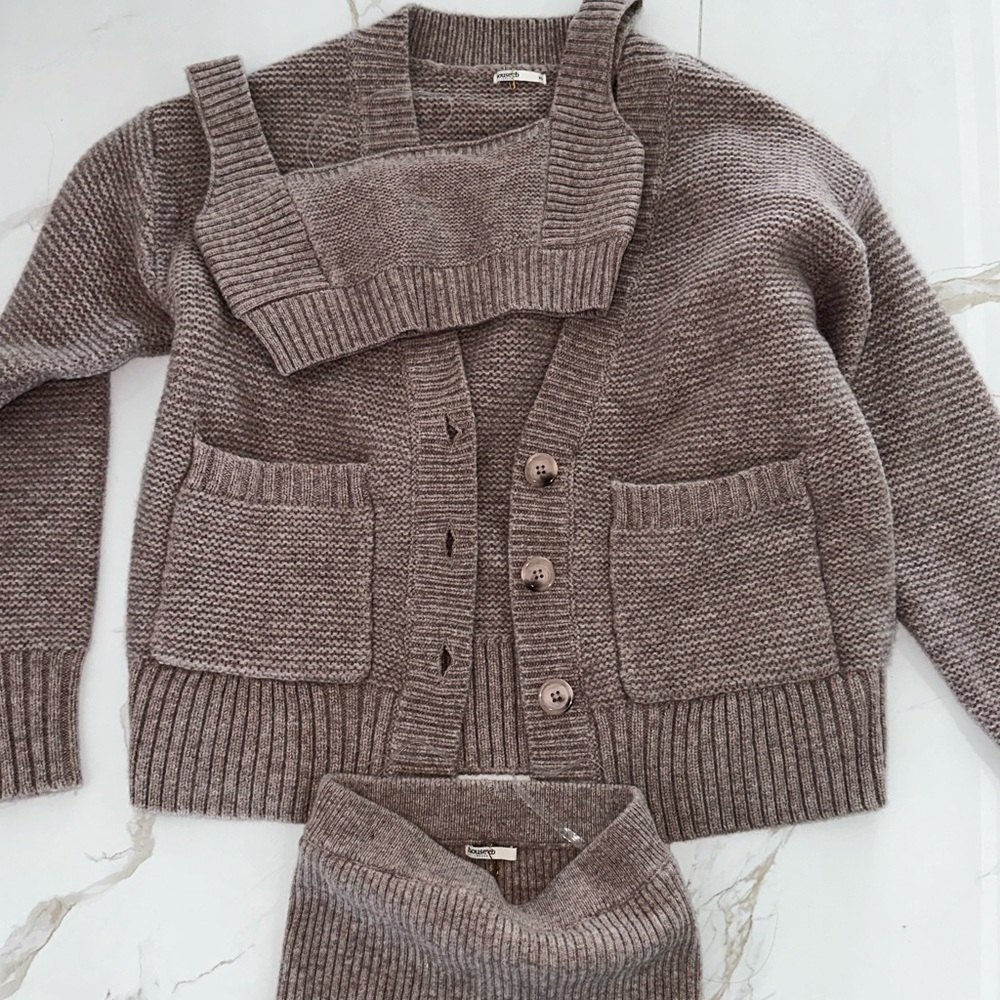 House of CB
BARLEY CHUNKY NATURAL WOOL CARDIGAN full set
Brand new without tags - Picture 9 of 9